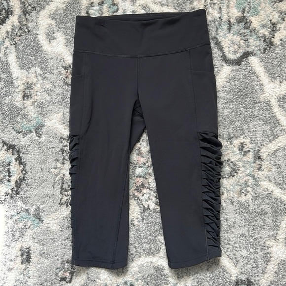 Lululemon Sharp Turns Crop 17" - Picture 1 of 9